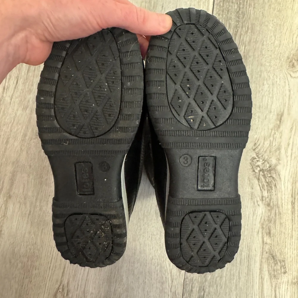 Totes Kids Black and Blue Snow Boots